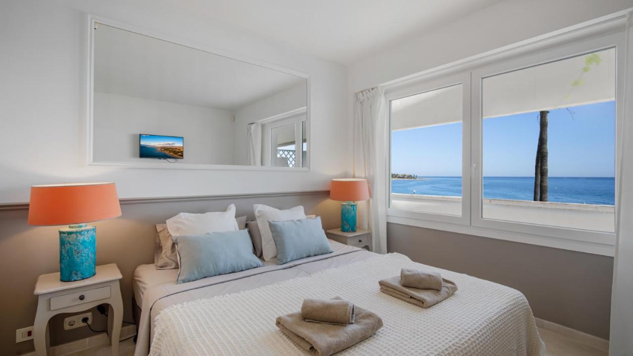 Beach-Line Apartment With 3 Bedrooms In Estepona Exterior photo